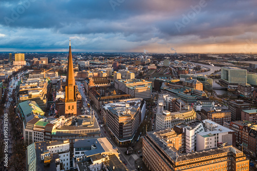 Skyline von Hamburg, Deutschland © Mapics
