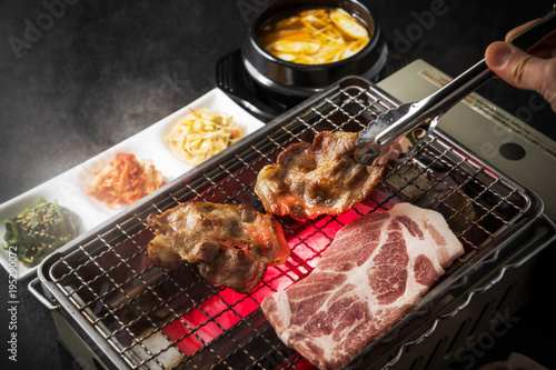 サムギョプサル　韓国焼肉　Barbecue of Korean pork(samgyeopsal)