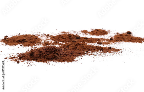 Fototapeta Naklejka Na Ścianę i Meble -  Cocoa powder pile isolated on white background