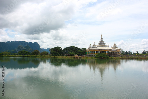 Temple in Myanmar  © Malte