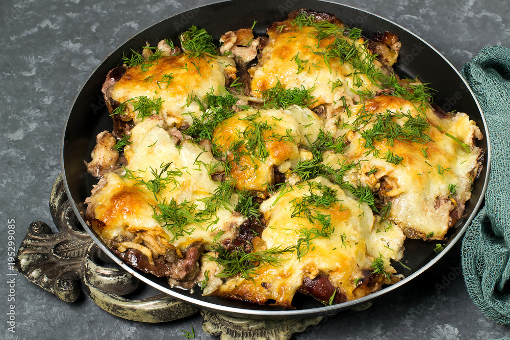 Chicken liver baked with apples and cheese