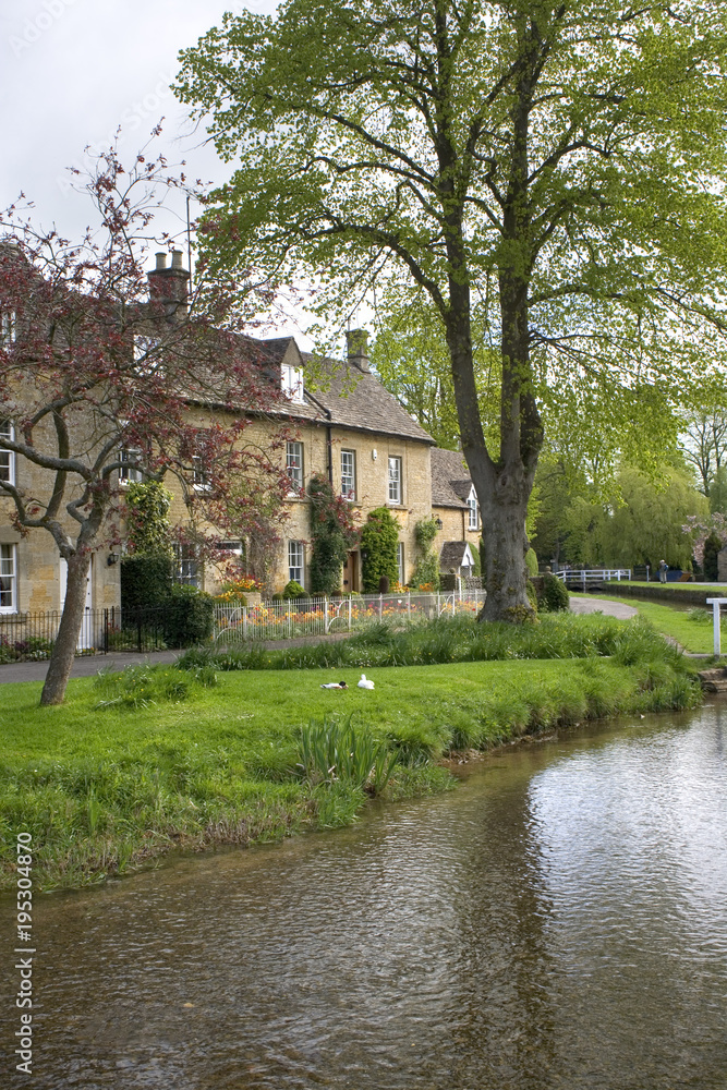 England, Gloucestershire, Cotswolds, Lower Slaughter, River Eye, Cotswold Cottages