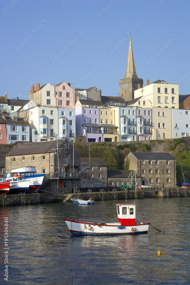 UK, Wales, Pembrokeshire, colourful houses above Tenby harbour