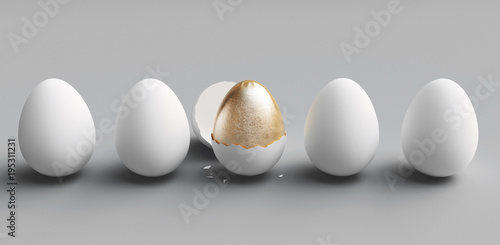 Uova di Pasqua, uovo dorato aperto photo