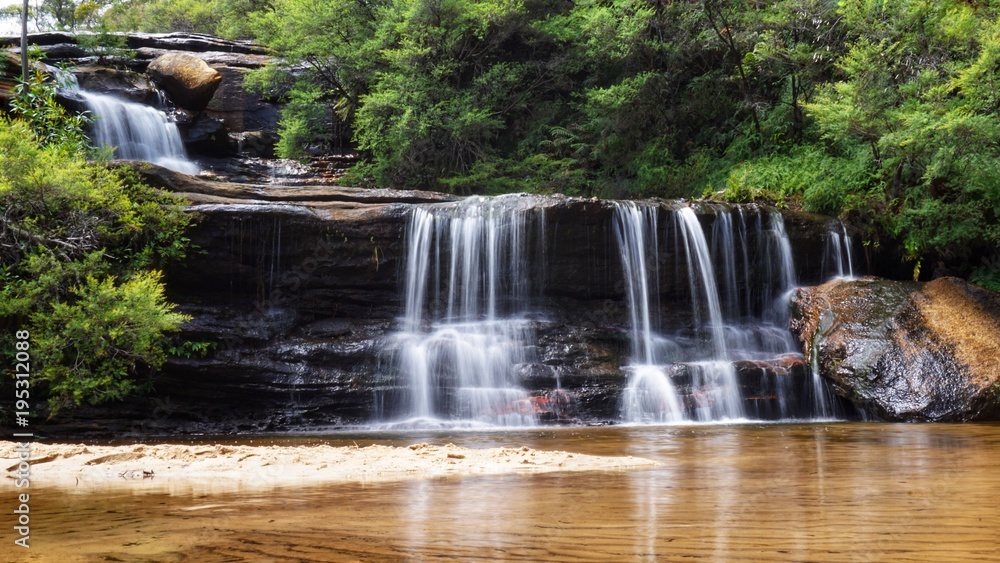 Fototapeta premium Wasserfall w den Blue Mountains w Australii, Nowa Południowa Walia