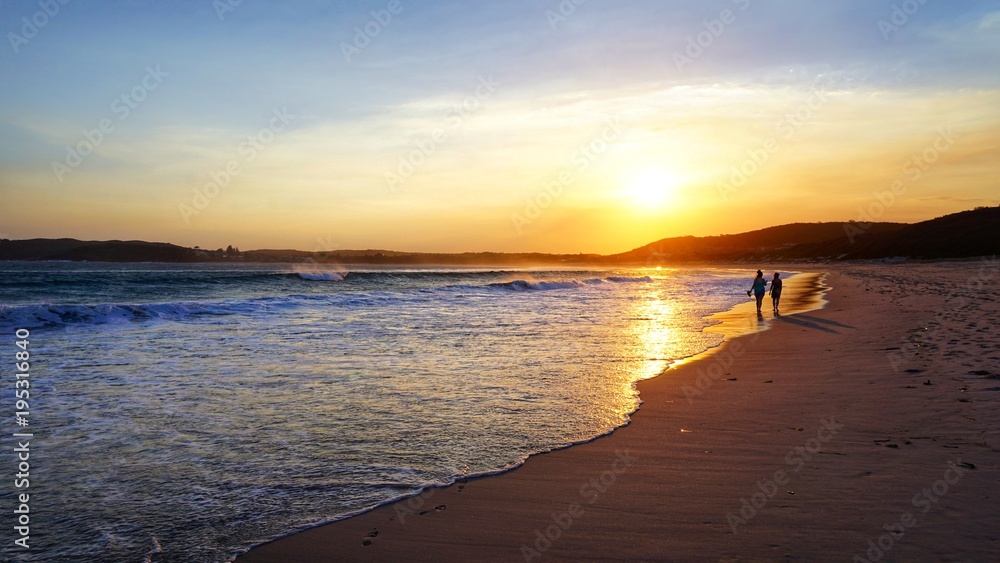 Sonnenuntergang am Strand von Nelson Bay in Australien