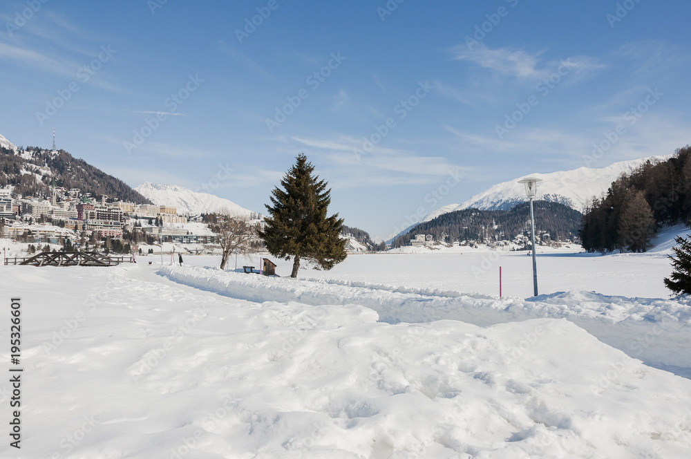 St. Moritz, Engadin, Oberengadin, St. Moritzersee, Muottas Muragl, Winter, Wintersport, Winterwanderweg, Eisfläche, Alpen, Graubünden, Schweiz
St. Moritz, Engadin, Oberengadin, St. Moritzersee, Muottas Muragl, Winter, Wintersport, Winterwanderweg, Eisfläche, Alpen, Graubünden, Schweiz