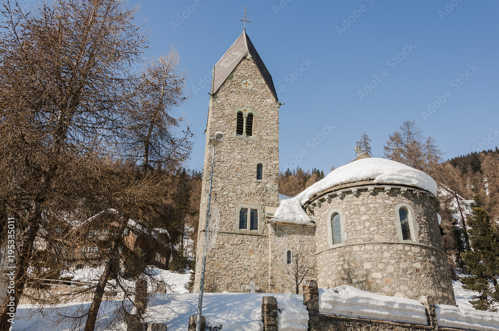 St. Moritz, Kirche, Dorfkirche, Oberengadin, Alpen, Graubünden, Winter, Wintersport, Schweiz