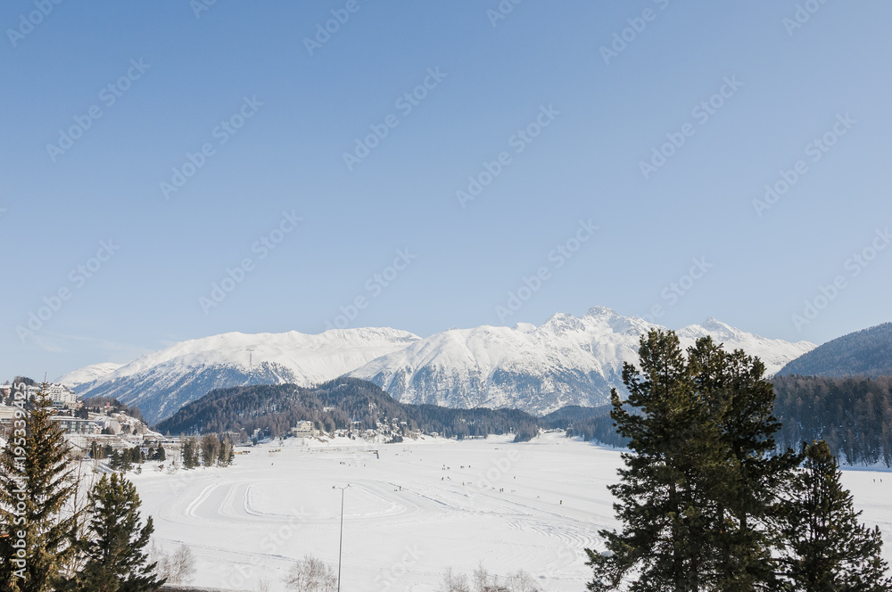 St. Moritz, St. Moritzersee, Engadin, Oberengadin, Alpen, Graubünden, Eisfläche, Winter, Wintersport, Muottas Muragl, Schweiz St. Moritz, St. Moritzersee, Engadin, Oberengadin, Alpen, Graubünden, Eisfläche, Winter, Wintersport, Muottas Muragl, Schweiz