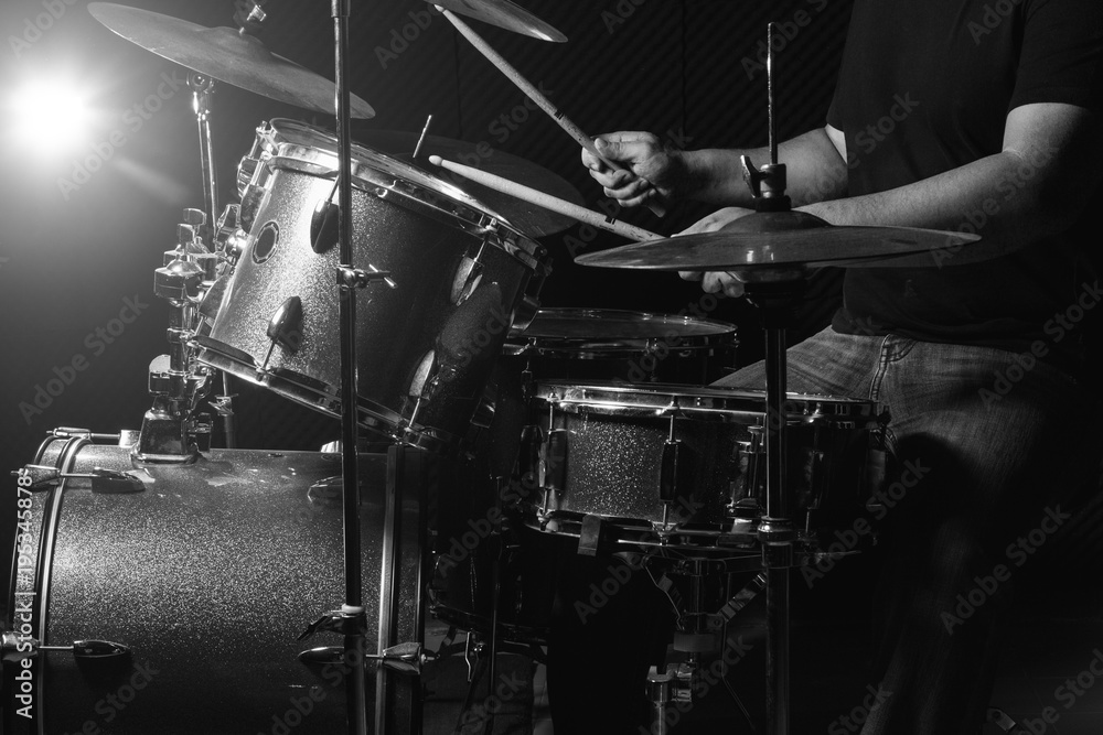 Naklejka premium The man is playing drum set.