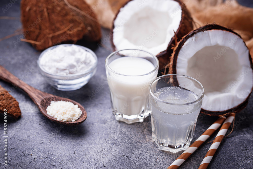Set of coconut milk, water, oil and shavings. Set of coconut milk, water, oil and shavings.