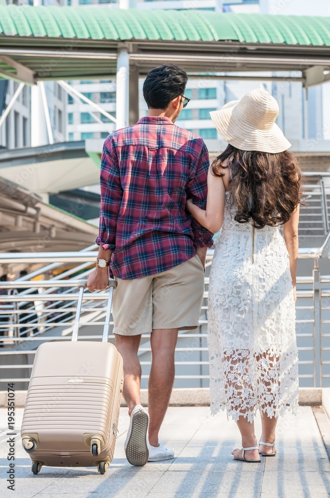 Portrait of happy tender cute couple having vacation on sailboat, enjoying  each other in romantic summer trip, spending honeymoon in the sea, close up  Stock Photo - Alamy