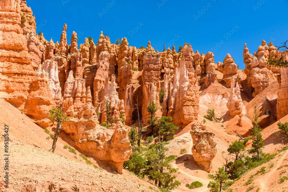 Bryce Canyon National Park - Hiking on the Queens Garden Trail and Najavo Loop into the canyon, Utah, USA. Bryce Canyon National Park - Hiking on the Queens Garden Trail and Najavo Loop into the canyon, Utah, USA.