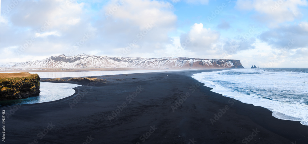 reynisfjara volcanic beach panorama, iceland - obrazy, fototapety, plakaty 