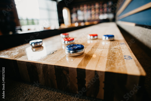 Shuffle board