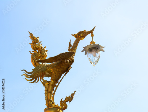 golden swan lamp © sema_srinouljan