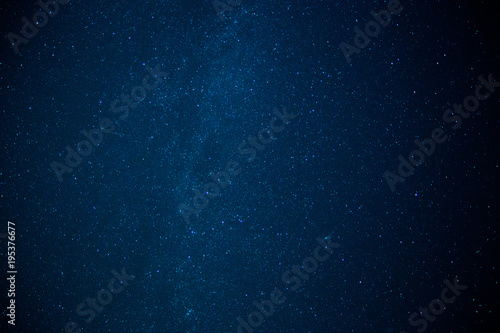 Sterne der Milchstra  e bei Nacht