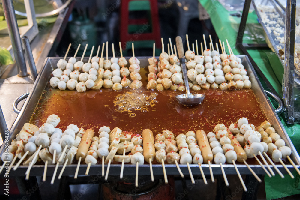 Grilled meatballs, and is located in the boiling sauce and tasty, spicy and sweet Grilled meatballs, and is located in the boiling sauce and tasty, spicy and sweet
