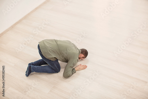 Young Muslim man praying, i...