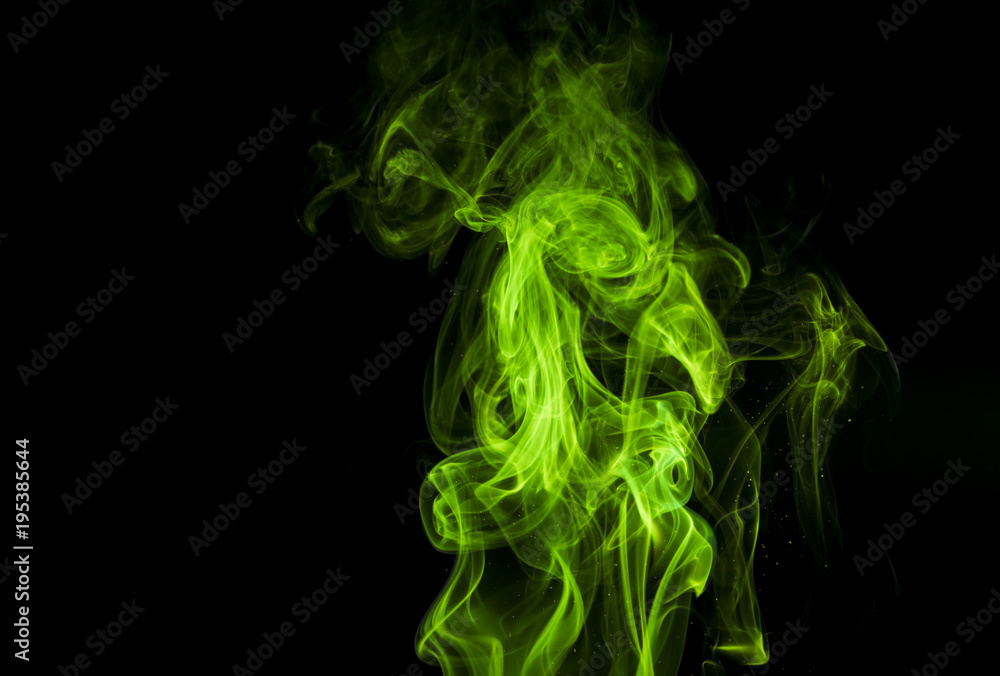 Obraz premium Green smoke on black background