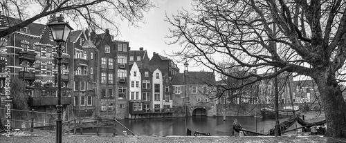 Obraz na plátně Cityscape, black-and-white panorama - view of the city Rotterdam and its old dis