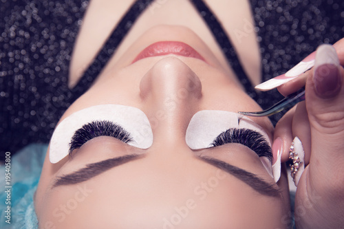 Obraz na plátně Woman eye with long and thick eyelashes having eyelash extension