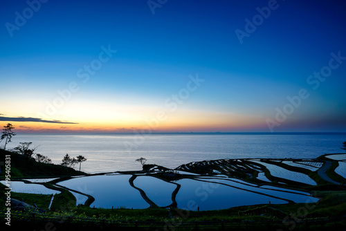 白米千枚田と夕暮れ