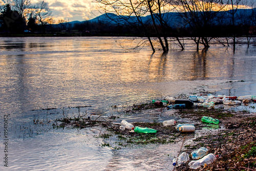 Foto Plastic garbage in the river