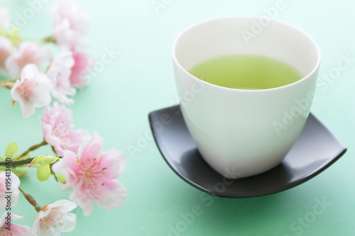 Fototapeta Naklejka Na Ścianę i Meble -  お茶と桜で春のイメージ