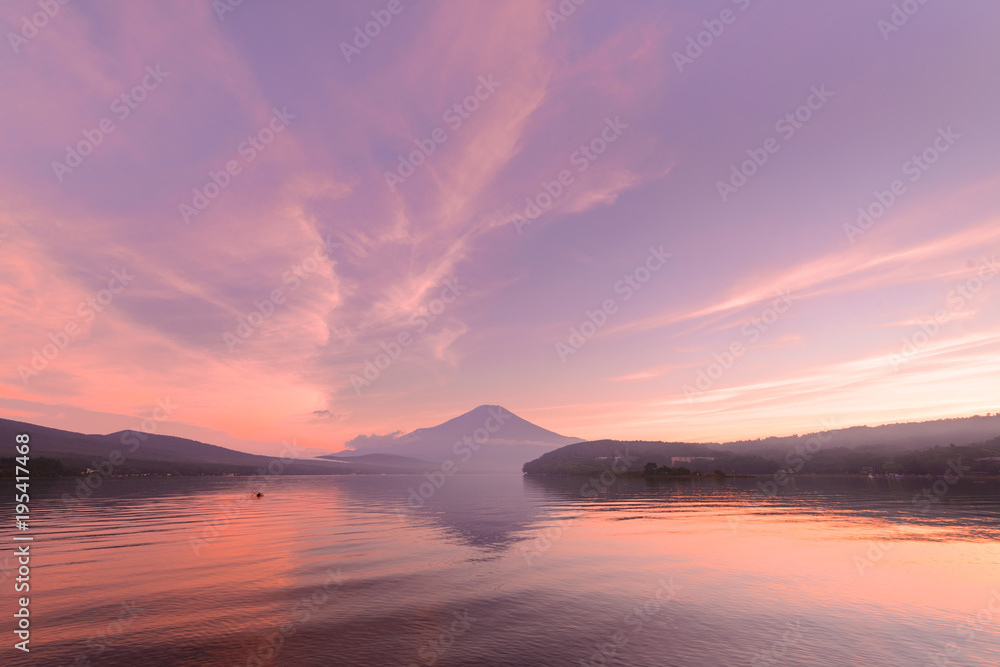 夕暮れの富士山