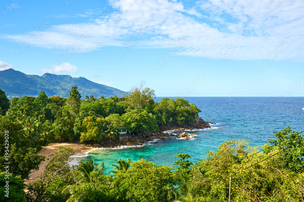 Overlook of North Seychelles near vista do mar, Mahe island