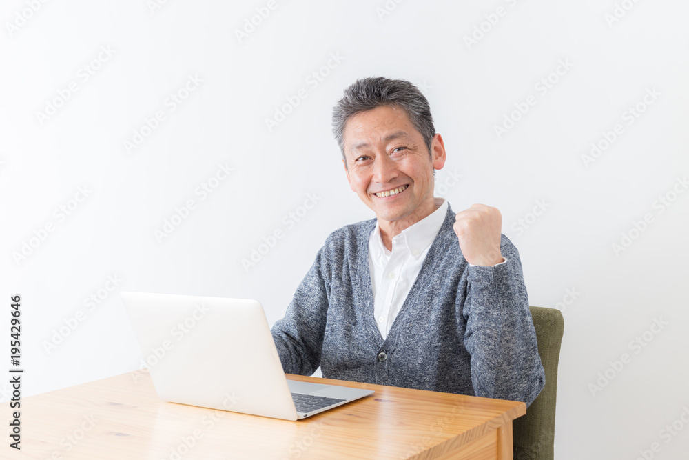 シニア　男性　パソコン