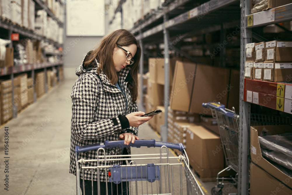 girl looking at phone shopping list girl looking at phone shopping list