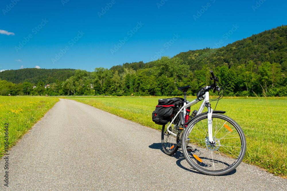 Obraz premium Danube cycle path / trail / route
