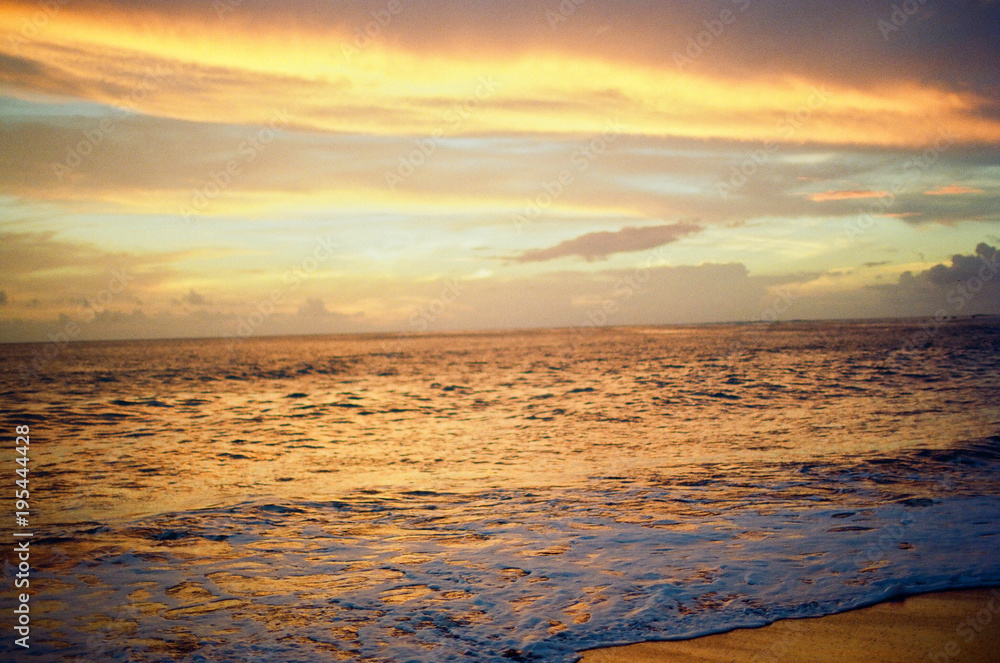 Φωτογραφία Sunset in Black Sand Beach in Tahiti French Polynesia Film Photo