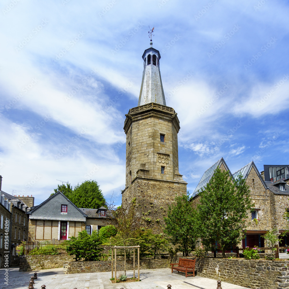 Beffroi von Fougères: Eigenwilliger Glockenturm aus Granit als Wahrzeichen starken Bürgertums Beffroi von Fougères: Eigenwilliger Glockenturm aus Granit als Wahrzeichen starken Bürgertums