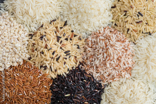 Cuadro en lienzo Multicolor and Different rice background, Variouse rice for eating healthy