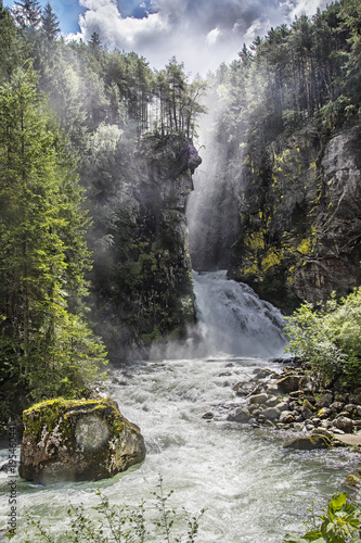 Cascata alpina in Valle Aurina - Italia