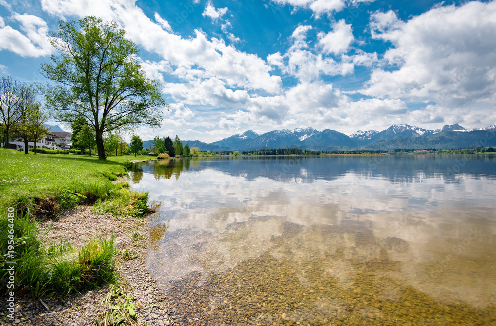 Bergtouristik - Region Füssen im Allgäu,Spiegelung der Alpen in einem See 
