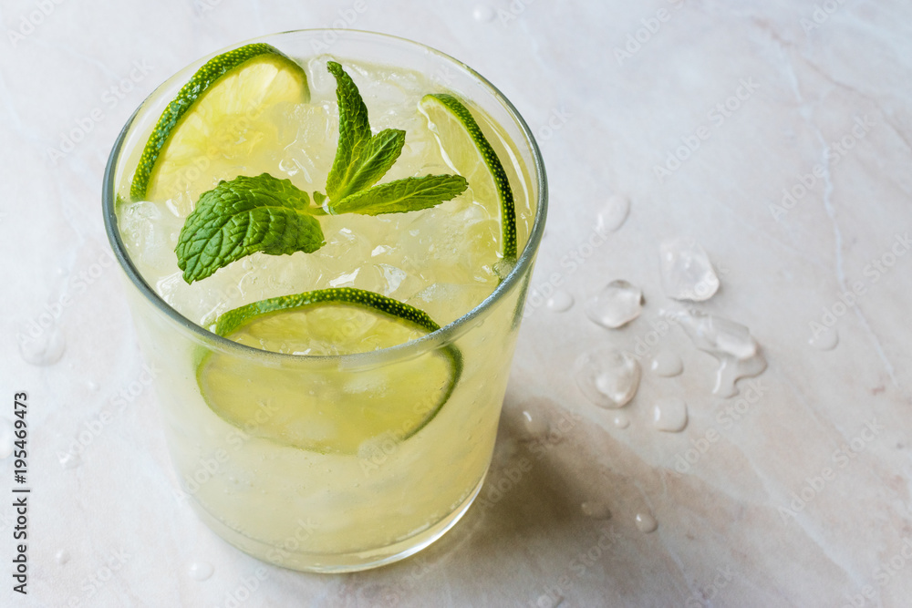 Fresh Lime Schorle Cocktail with Crush Ice. Fresh Lime Schorle Cocktail with Crush Ice.
