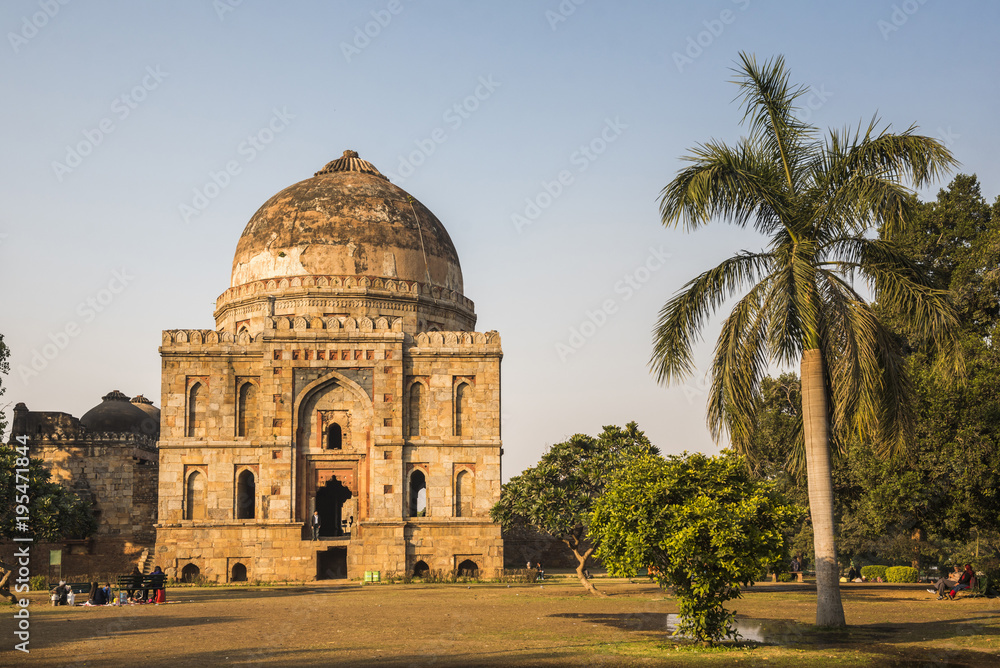 Bara Gumbad and Mosque, Lodhi Gardens (Lodi Gardens), New Delhi Bara Gumbad and Mosque, Lodhi Gardens (Lodi Gardens), New Delhi
