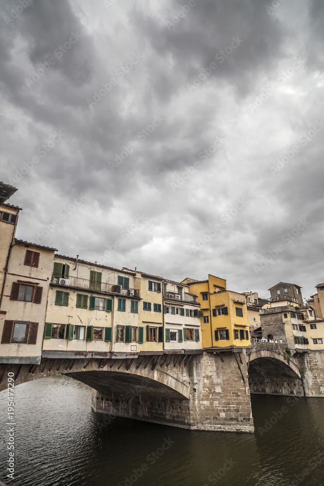 Obraz premium Iconic monument, bridge, Ponte Vecchio, medieval stone construction over Arno river. Tuscany, Italy.
