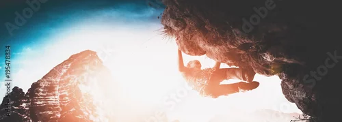 Obraz Osoba skalująca twarz do góry nogami skały