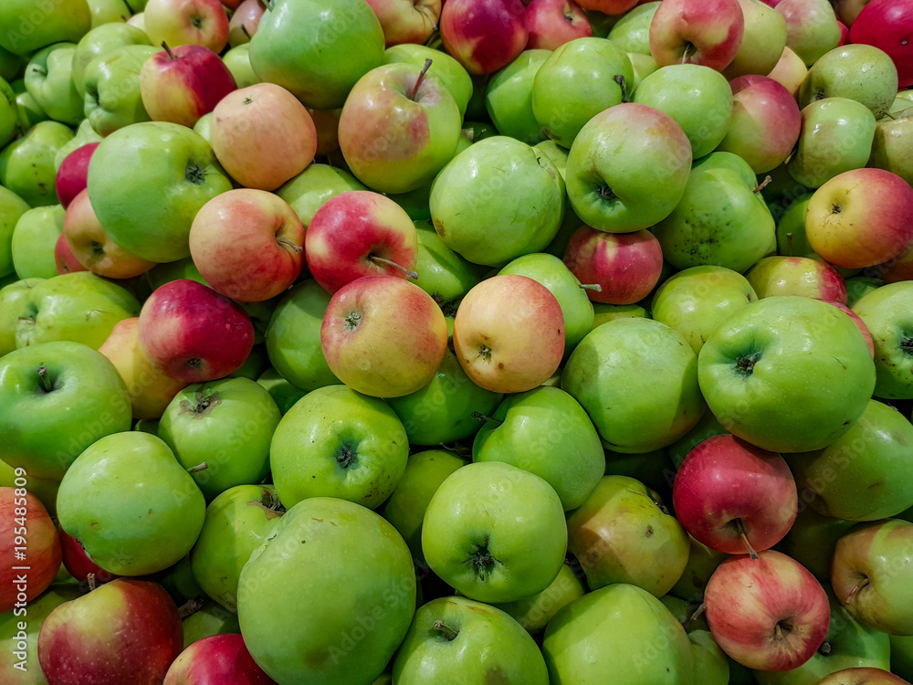 Fresh green apples lie in the shop window
Fresh green apples lie in the shop window