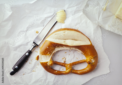 schwaebische Laugenbrezel mit Butter und Messer photo