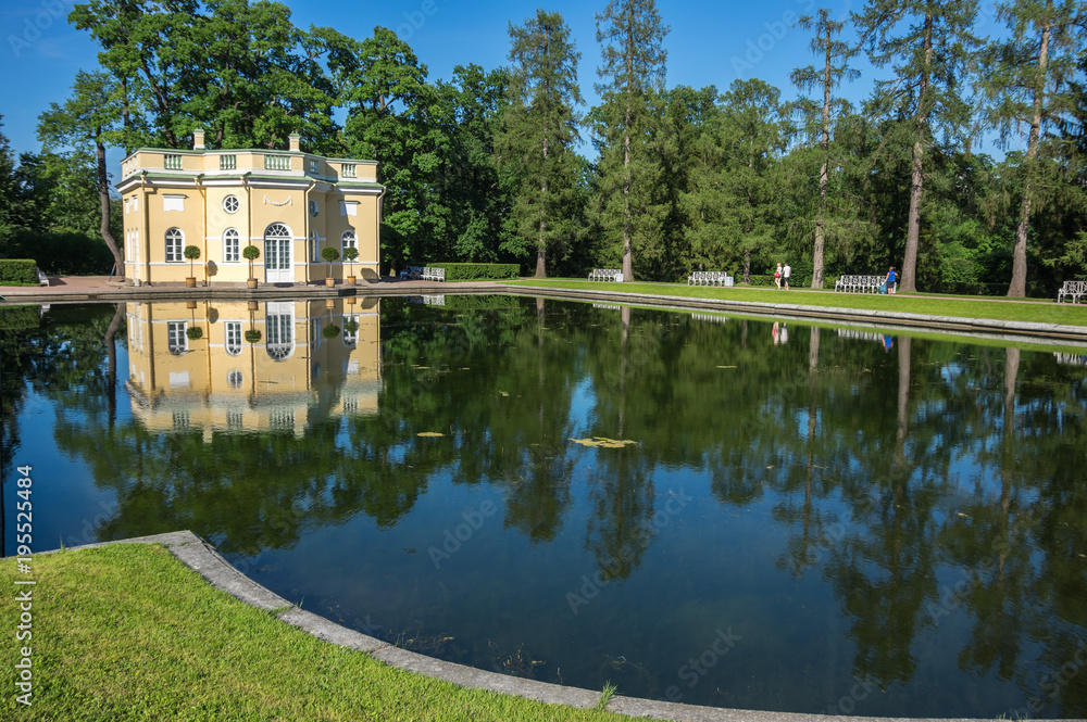 Fototapeta premium Bathhouse pavilion in Catherine park