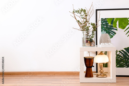 Elegant table lamp with dec...