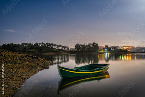 Fototapeta Naklejka Na Ścianę i Meble -  Boat by the river Zezere