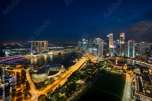 Aerial view of Singapore business district and city at twilight in Singapore, Asia. © ake1150