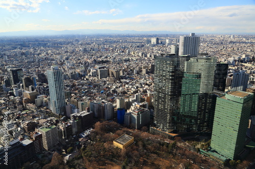 新宿中央公園と東京西部の街並み photo